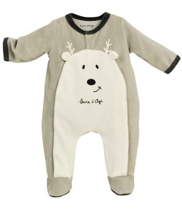 Inutile de remplir la chambre avec des armoires de vêtements, quelques pyjamas de bébé suffisent.  PYJAMA BEBE GRIS Sucre d'Orge, 14,90 €