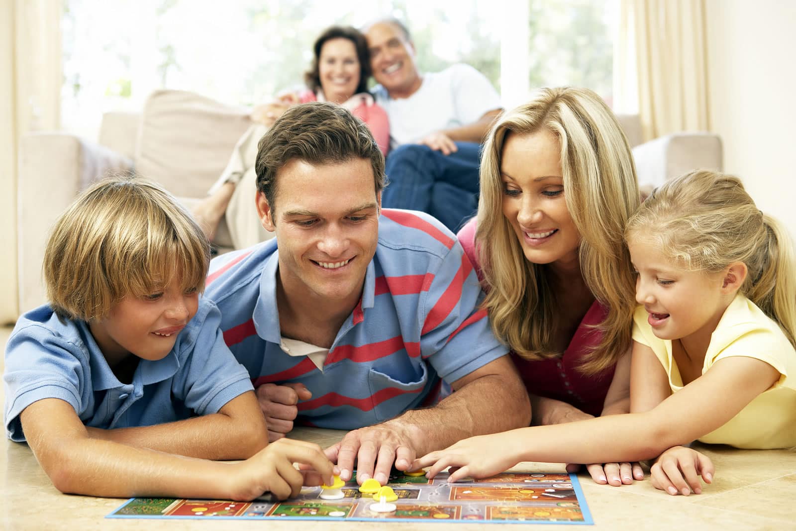 Jeu de société : quand toute la famille joue ensemble