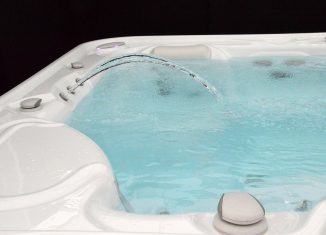 zoom sur un spa avec jet d'eau