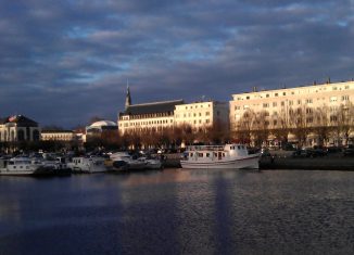 Un panorama des quais de Nantes